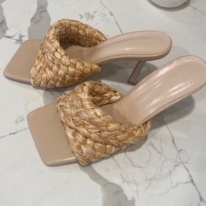 Straw summer heel